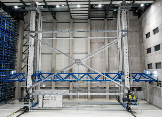 Regalbediengerät für 31 Meter lange Ware Regalbediengerät für 31 Meter lange Ware