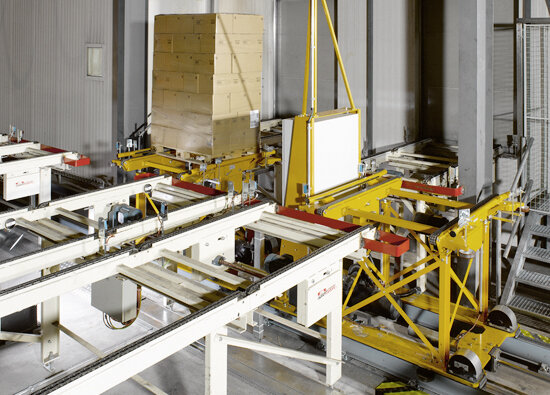 A yellow transfer car serves as a seam between the warehouse and the pre-zone A yellow transfer car serves as a seam between the warehouse and the pre-zone