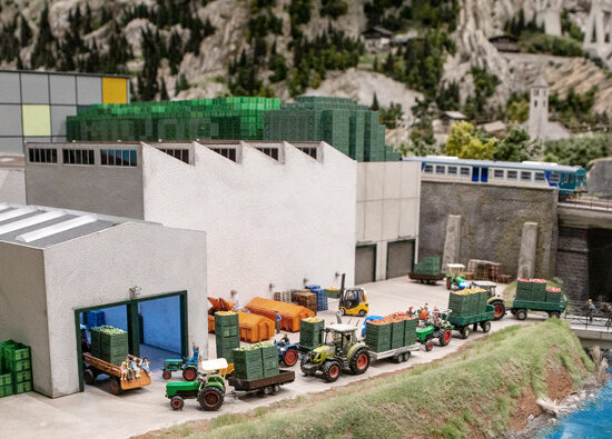 Hochregallager im Maßstab 1:87 Hochregallager im Maßstab 1:87