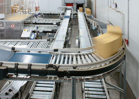 Nahaufnahme Automatischen Kleinteilelager und die fördertechnische Verbindung zur Kommisssionierzone Nahaufnahme Automatischen Kleinteilelager und die fördertechnische Verbindung zur Kommisssionierzone