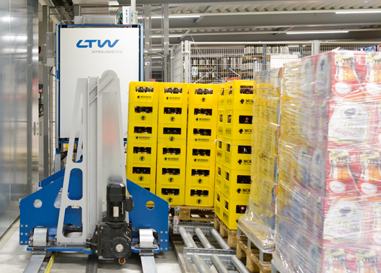 The LTW conveyor system transports the yellow beer crates for retrieval